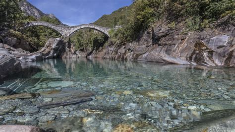 Valle Verzasca, a wonderful valley of contrasts 